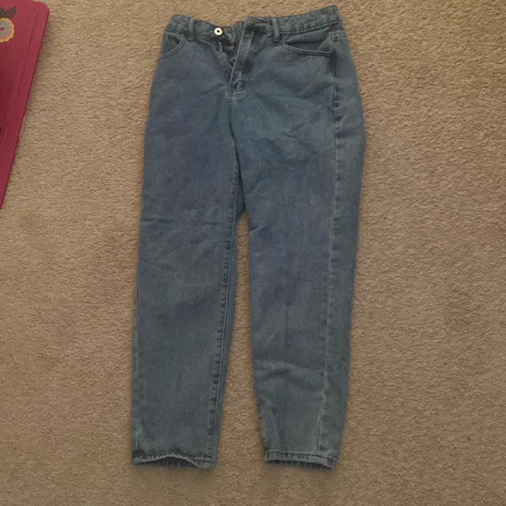 medium wash mom jeans